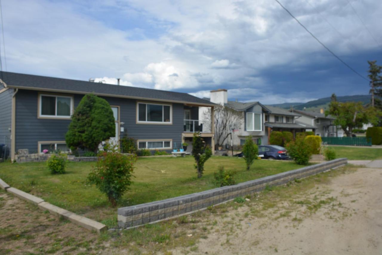 Aasra Home Kelowna Exterior foto